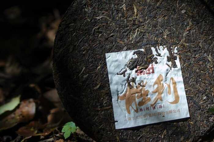 下關(guān)沱茶煙香系譜的鐵將軍——?jiǎng)倮F餅