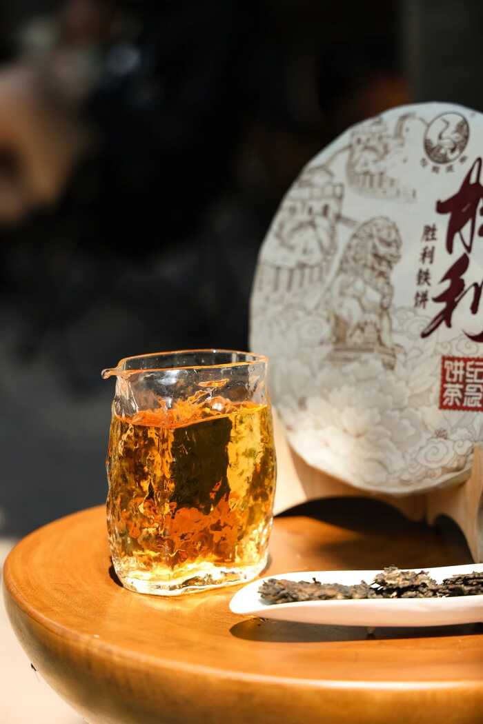下關(guān)沱茶煙香系譜的鐵將軍——?jiǎng)倮F餅