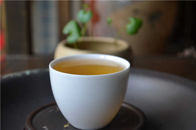 “茶倒七分滿”：給關(guān)系留點(diǎn)呼吸的空間
