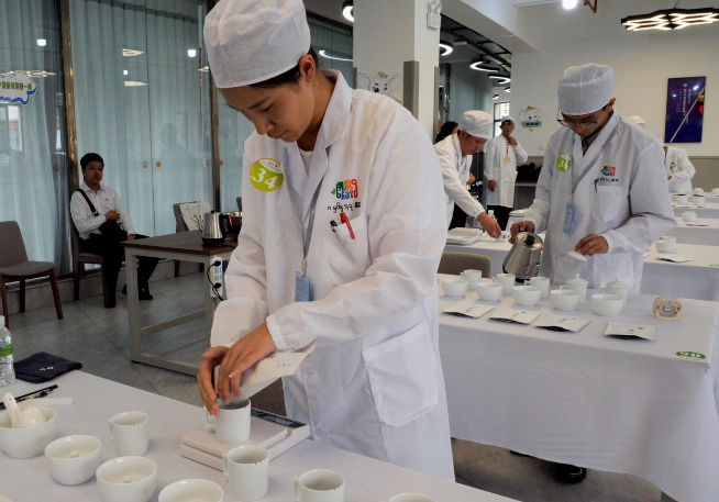 “云南省評茶師技術(shù)狀元”新鮮出爐 全省評茶師技能決賽在勐海舉行
