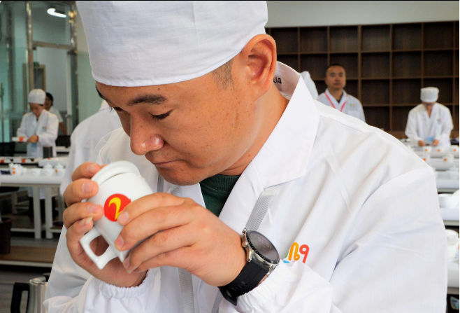 “云南省評茶師技術(shù)狀元”新鮮出爐 全省評茶師技能決賽在勐海舉行