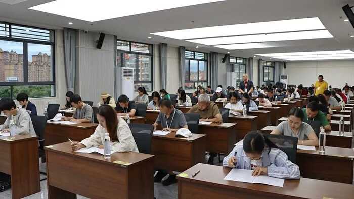 下關(guān)沱茶集團(tuán)公司施磊在“云南省第二十二屆職工職業(yè)技能大賽”評(píng)茶師技能競(jìng)賽中斬獲佳績(jī)！
