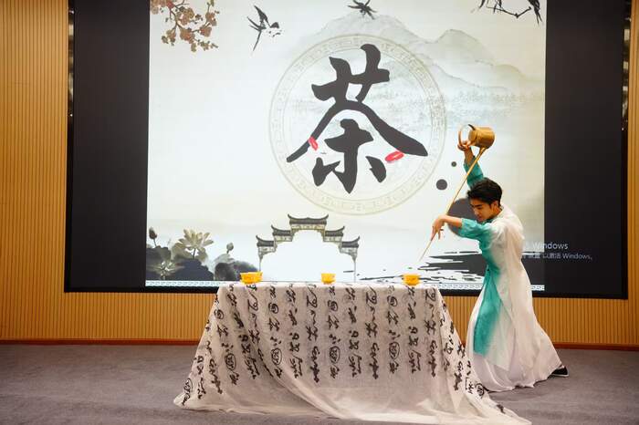 龍行四?！げ韬吞煜拢骸懊身斏讲璞笔讓谬埿惺耸椒沁z技藝大賽精彩開賽