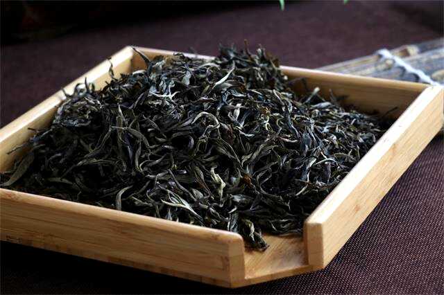 曬青是普洱茶“越陳越香”的關(guān)鍵基礎(chǔ)工藝