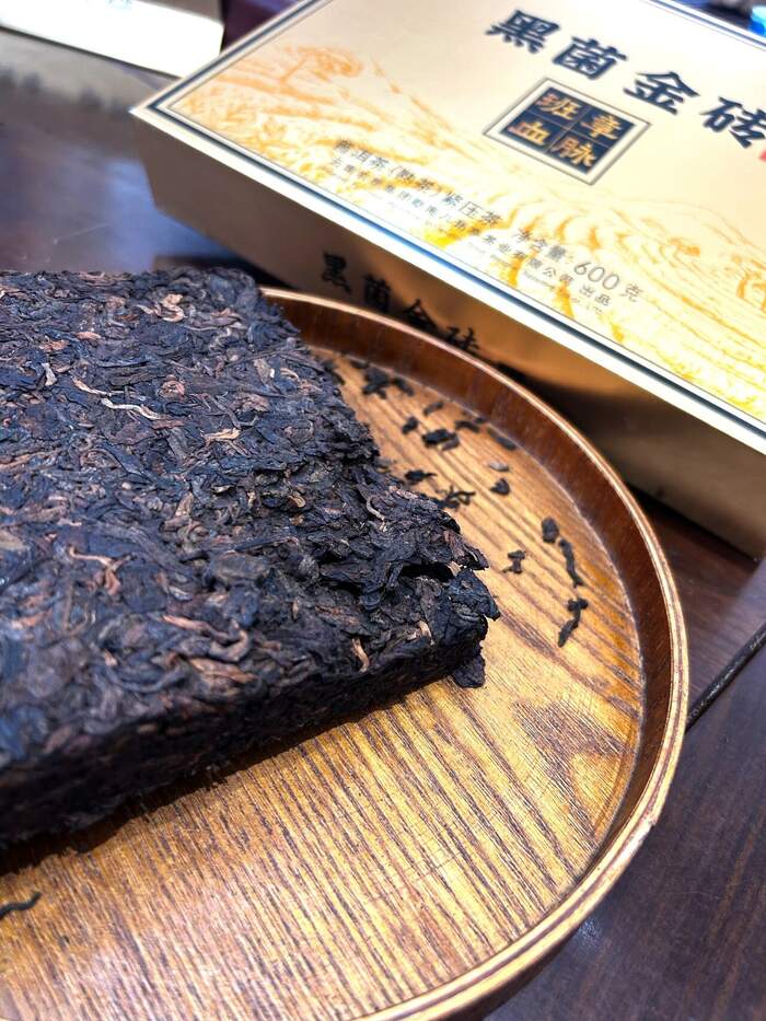 八角亭黑菌金磚普洱熟茶  班章血脈，金色禮盒尊貴上市！