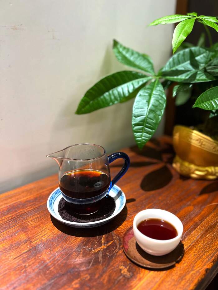 八角亭黑菌金磚普洱熟茶  班章血脈，金色禮盒尊貴上市！