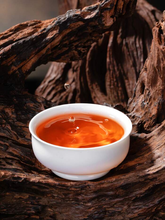 傳統(tǒng)大堆 VS 現(xiàn)代小堆? 普洱熟茶的微生物博弈與風(fēng)味抉擇