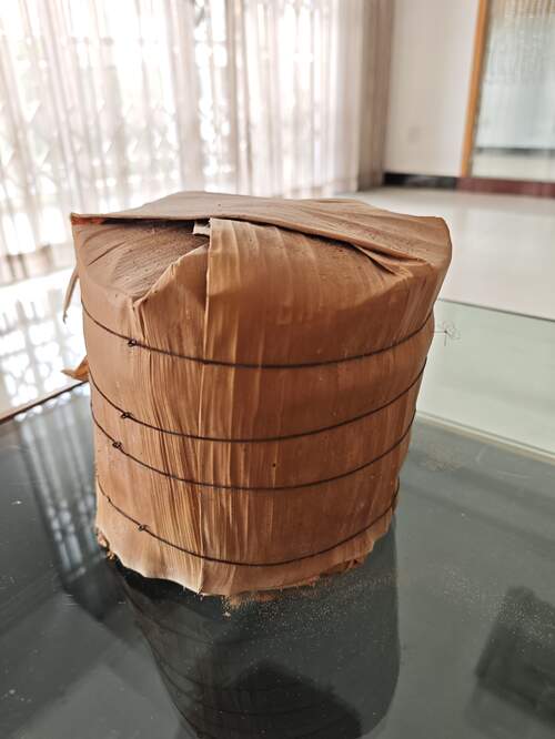 海勐海古樹喬木餅茶銀孔雀